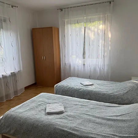 Monteurswohnung Im Gruenen Appartement *